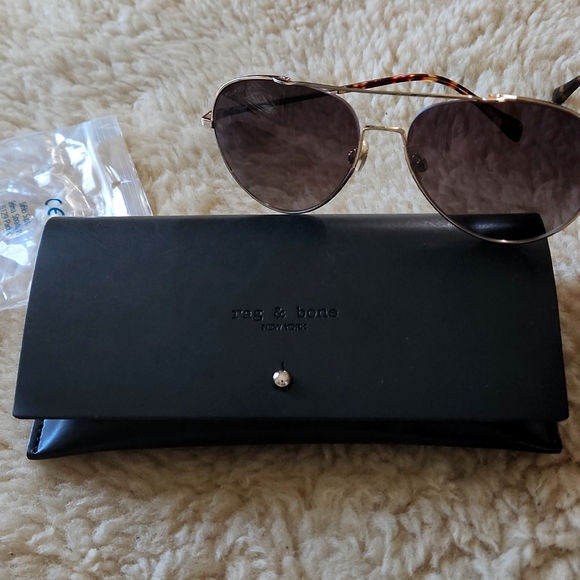 Gorgeous NWT Rag & Bone Aviator Sunglasses with Gradient Lens - Picture 11 of 14